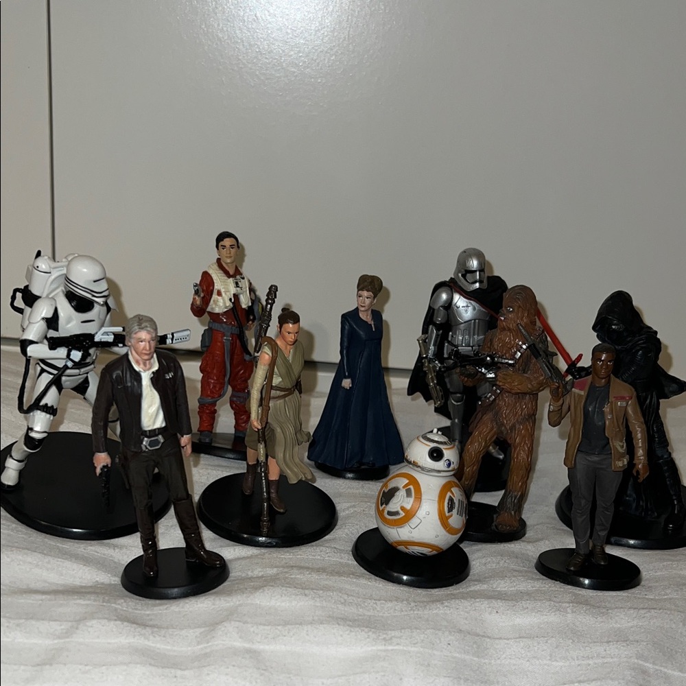 Star Wars Action Figures Set - Black, White, Red, Brown
